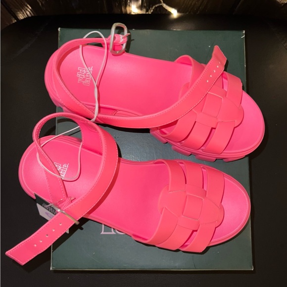 Size 6.5 Wild Fable Hot Pink Sandals - Picture 3 of 3
